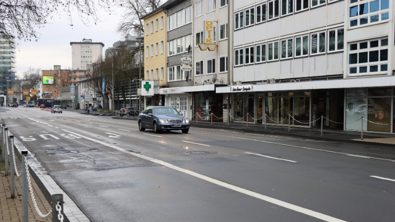 Am 20. März beginnt hier der finale Bauabschnitt: In der Koblenzer Straße wird die gesamte Fahrbahndecke erneuert und neu markiert (Foto: Stadt Siegen)