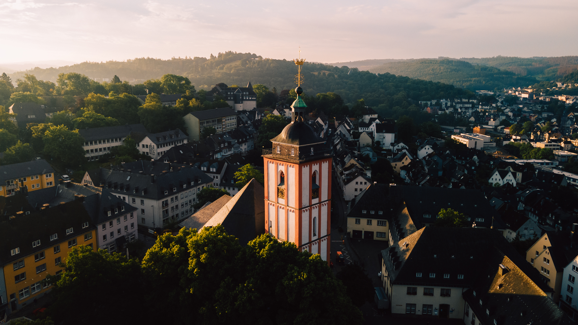 Drohnenfoto der Nikolaikirche in Siegen (Foto: Scheinmeier)