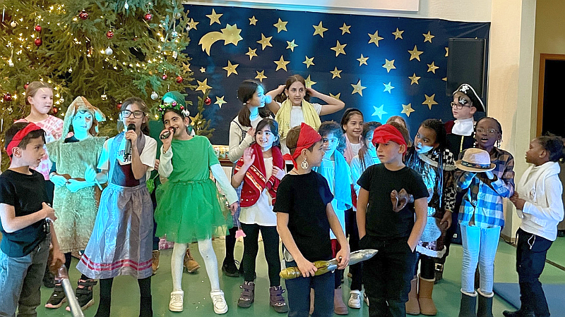 Im Kinder- und Jugendtreff Westhang führten die Kinder das Theaterstück "Peter Pan" auf. (Foto: Stadt Siegen)